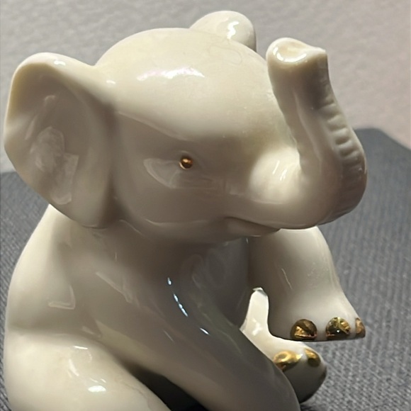 Vintage Lenox Miniature Elephant figurine - Picture 5 of 5